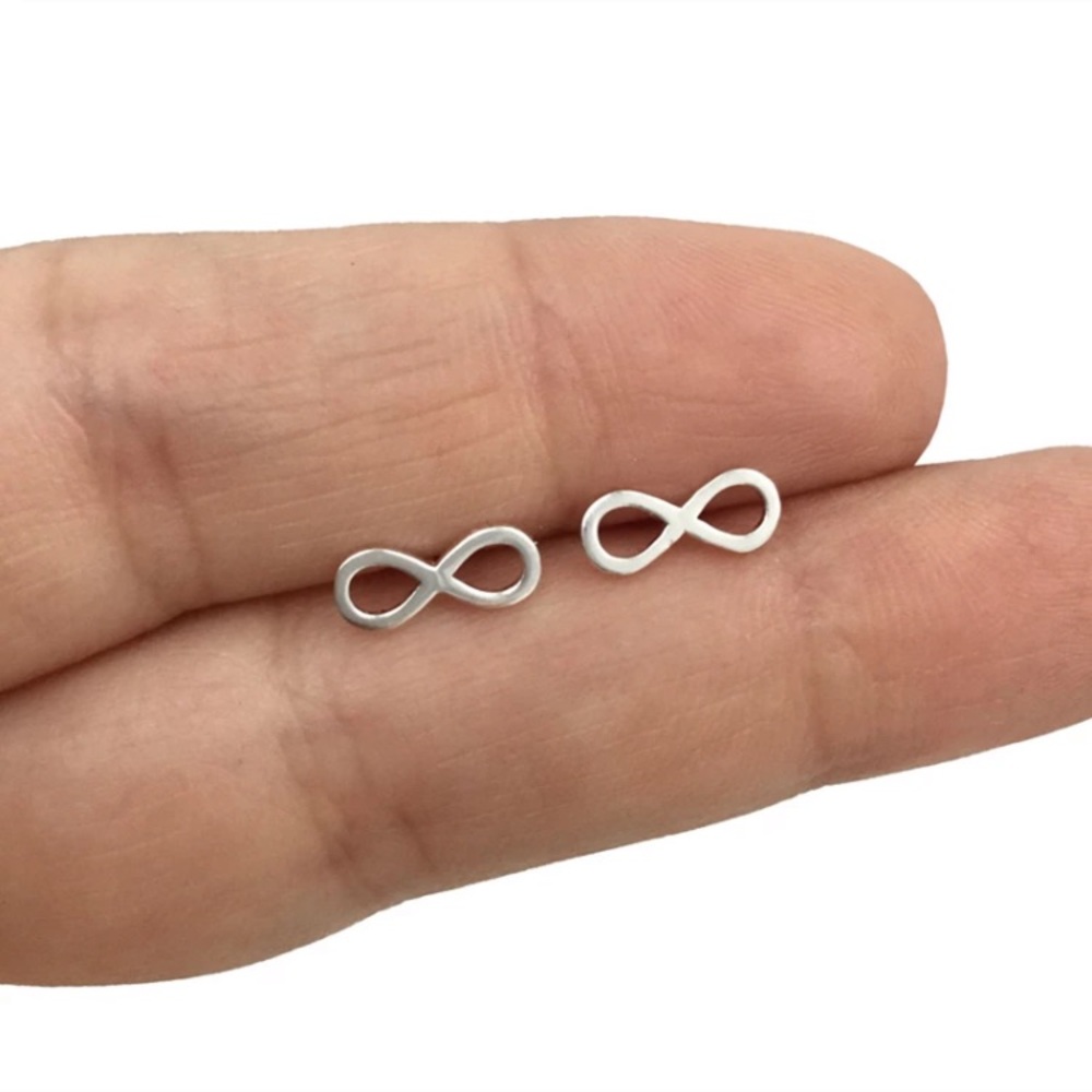 ⚜️[𝟯/$𝟭𝟴]⚜️Infinity Gold Simple Earrings NEW - Picture 4 of 8